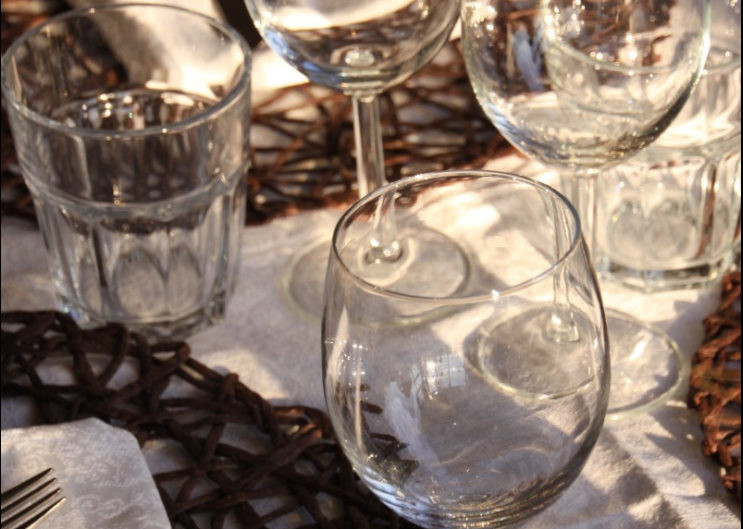 image wineglass on table